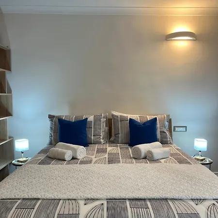 Queen House-2
